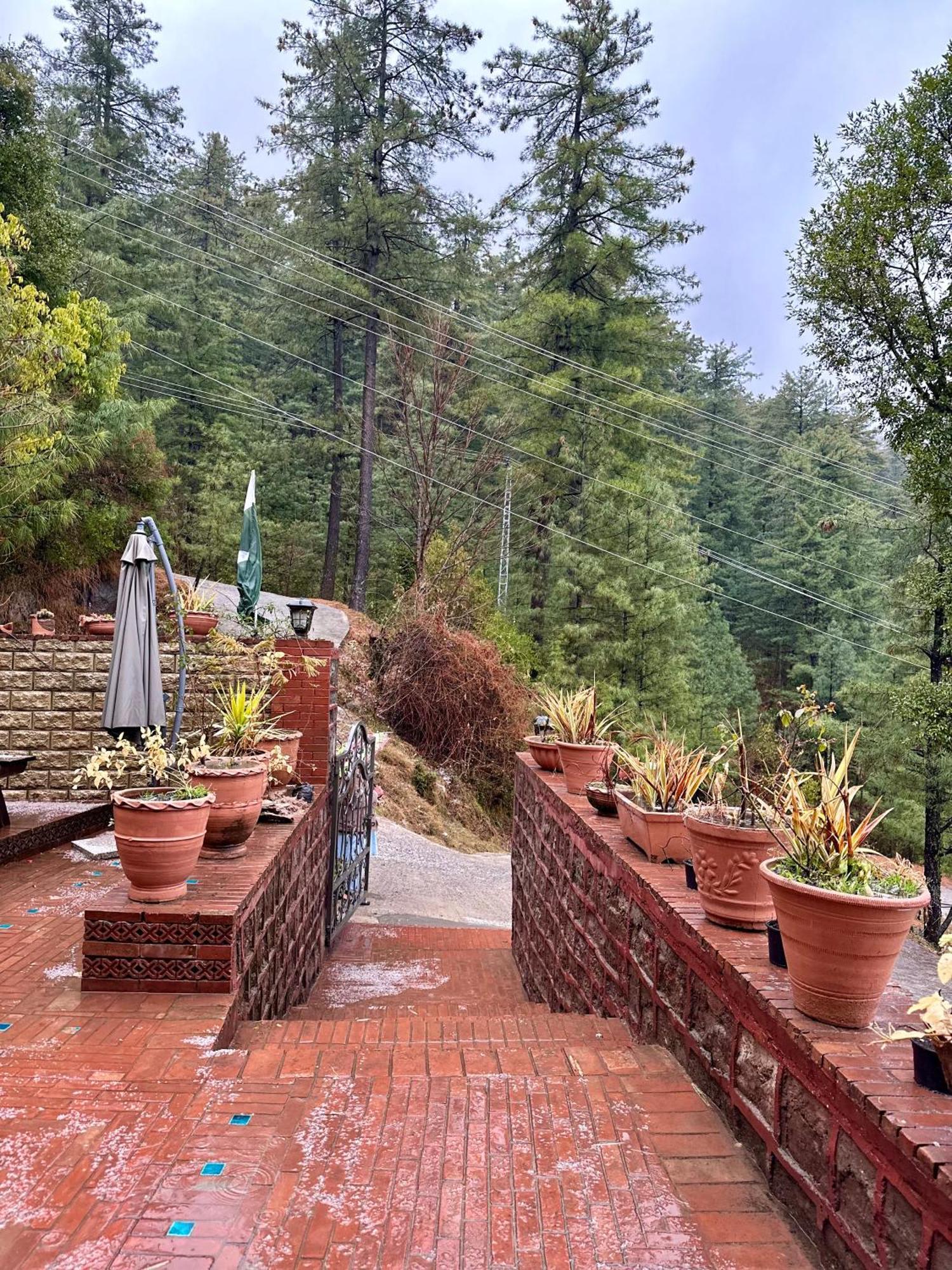 Sarah'S Lodge Murree Exterior foto