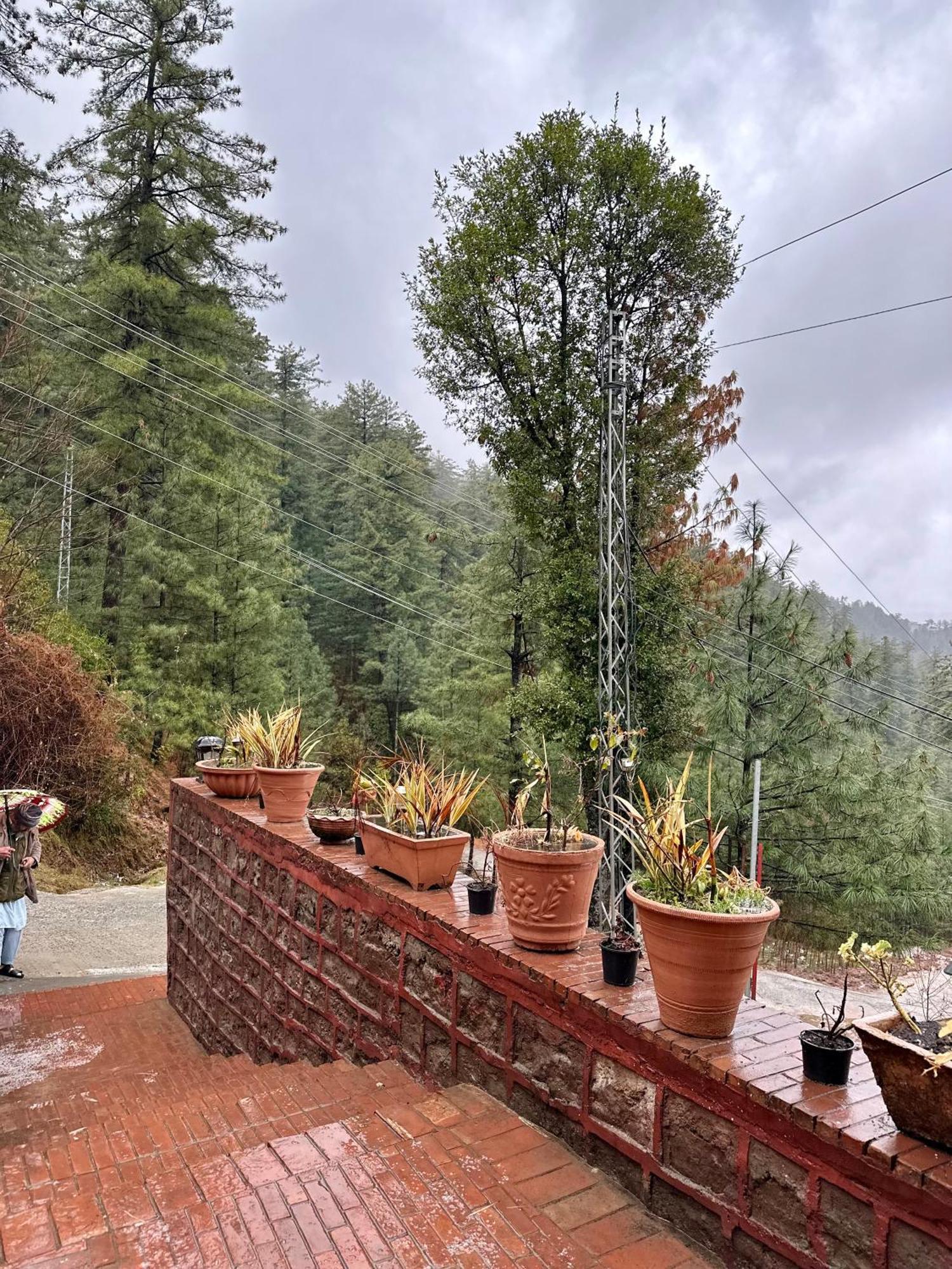 Sarah'S Lodge Murree Exterior foto