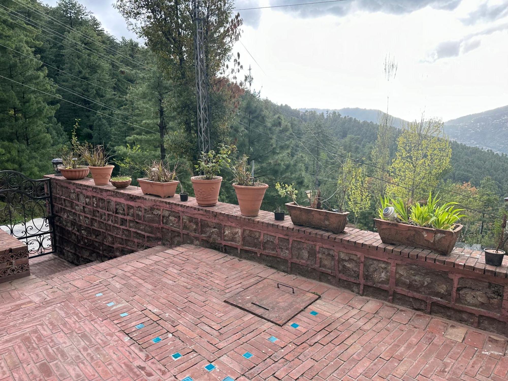Sarah'S Lodge Murree Exterior foto